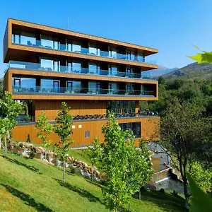 4* Hotel Uji Ftohte